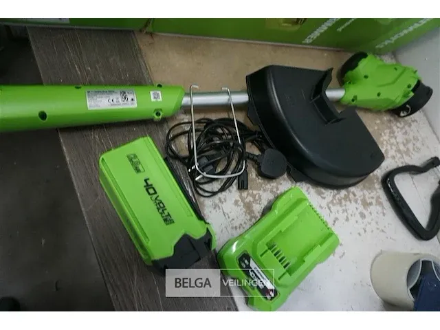 Greenworks 40v accu grastrimmer met 40v batterij en 40v acculader - afbeelding 1 van  3
