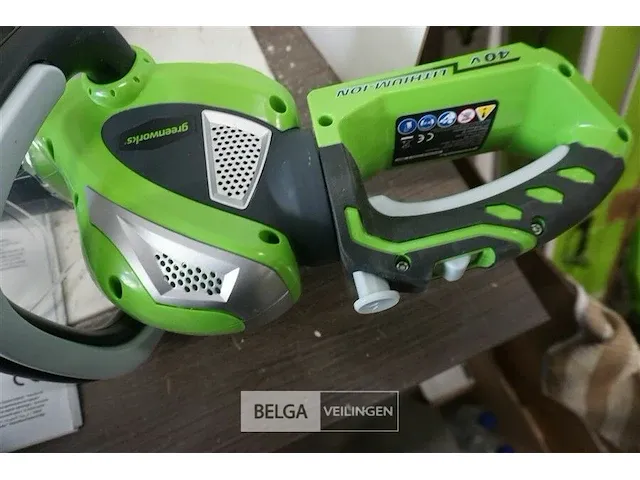 Greenworks 40v heggenschaar met 40v batterij en 40v acculader - afbeelding 1 van  3
