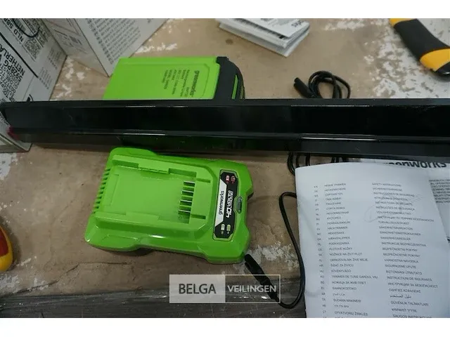 Greenworks 40v heggenschaar met 40v batterij en 40v acculader - afbeelding 3 van  3