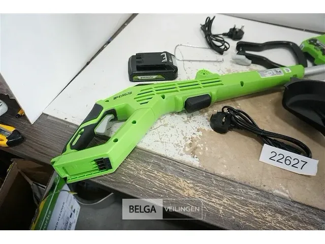 Greenworks g24lt28k2 accu grastrimmer met 24v batterij en 24v acculader - afbeelding 7 van  8