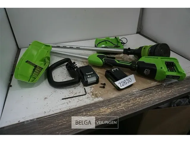 Greenworks g24x2ltk2x 48v accu grastrimmer met 2x 24v batterij en 24v acculader - afbeelding 1 van  4