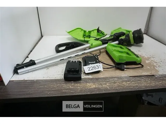 Greenworks g24x2ltk2x 48v accu grastrimmer met 2x 24v batterij en 24v acculader - afbeelding 1 van  5