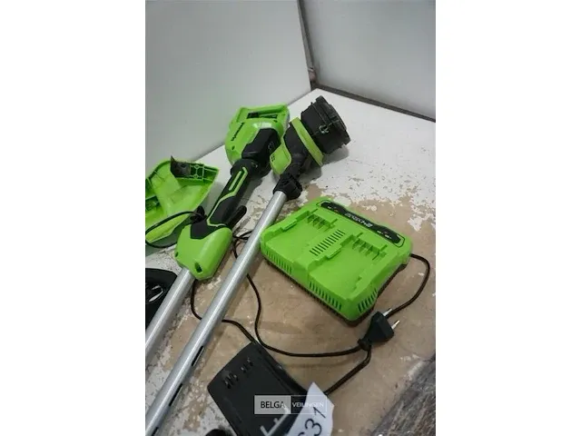 Greenworks g24x2ltk2x 48v accu grastrimmer met 2x 24v batterij en 24v acculader - afbeelding 4 van  5