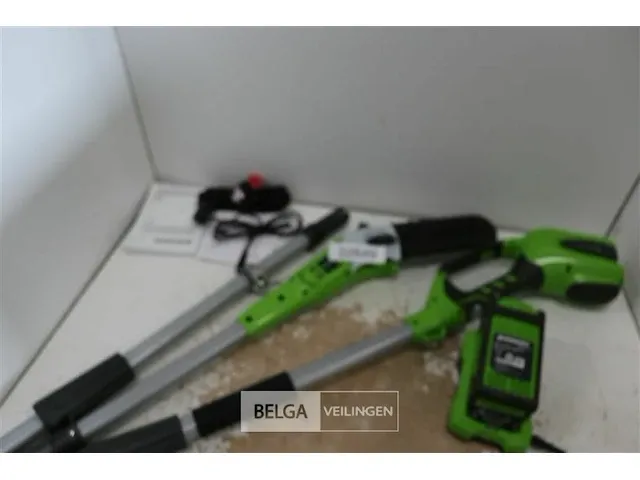 Greenworks g40psfk2 accu hoogsnoeier met 40v batterij en 40v acculader - afbeelding 9 van  10