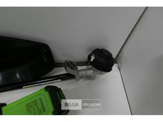 Greenworks gd40bck2x accu bosmaaier met 2x 40v batterij en 40v acculader - afbeelding 10 van  13