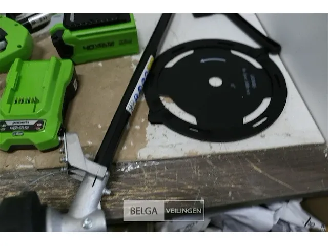 Greenworks gd40bck2x accu bosmaaier met 40v batterij en 40v acculader - afbeelding 2 van  5