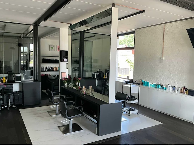 Greiner kapsalon stoelen en inrichting - afbeelding 1 van  14
