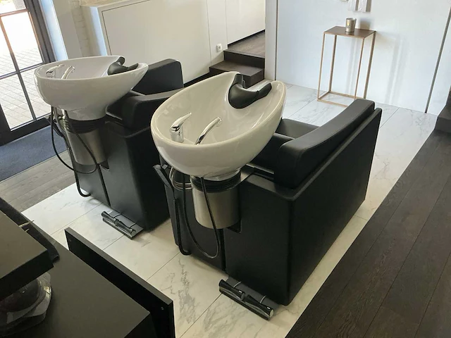Greiner variolore wastafels met massagestoelen (2x) - afbeelding 16 van  16