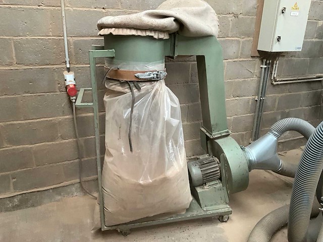 Griggio s.p.a tornado - paneelzaagmachine met afzuiginstallatie - afbeelding 9 van  21