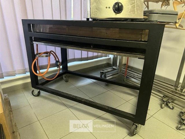 Grilltafel op gas met wielen - afbeelding 1 van  5