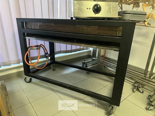 Grilltafel op gas met wielen - afbeelding 2 van  5