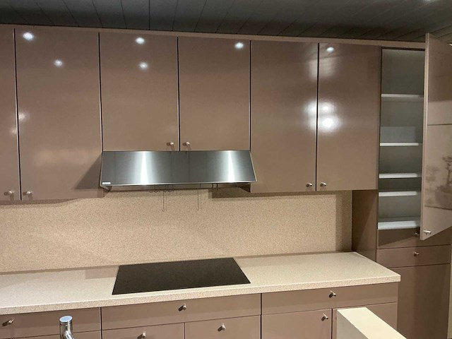 Grohe, siemens, roblin en bosch keukenopstelling - afbeelding 5 van  13