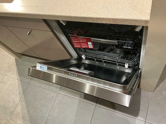 Grohe, siemens, roblin en bosch keukenopstelling - afbeelding 9 van  13