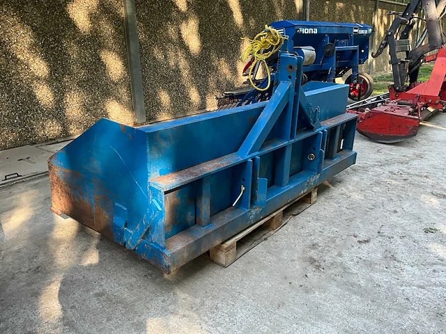 Grondbak tractor - afbeelding 2 van  8