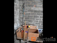 Grondboor, hamer en gereedschap - afbeelding 1 van  7