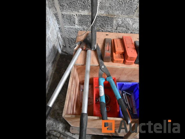 Grondboor, hamer en gereedschap - afbeelding 4 van  7