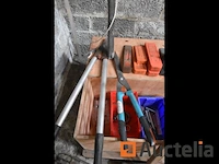 Grondboor, hamer en gereedschap - afbeelding 4 van  7