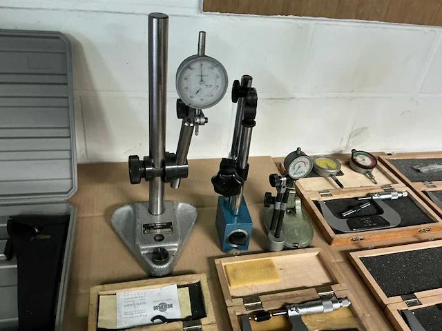 Groot assortiment meetgereedschappen - afbeelding 2 van  18
