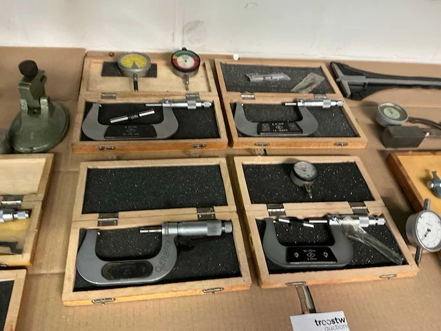 Groot assortiment meetgereedschappen - afbeelding 4 van  18