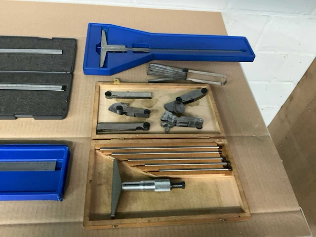 Groot assortiment meetgereedschappen - afbeelding 10 van  18