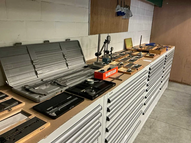 Groot assortiment meetgereedschappen - afbeelding 11 van  18