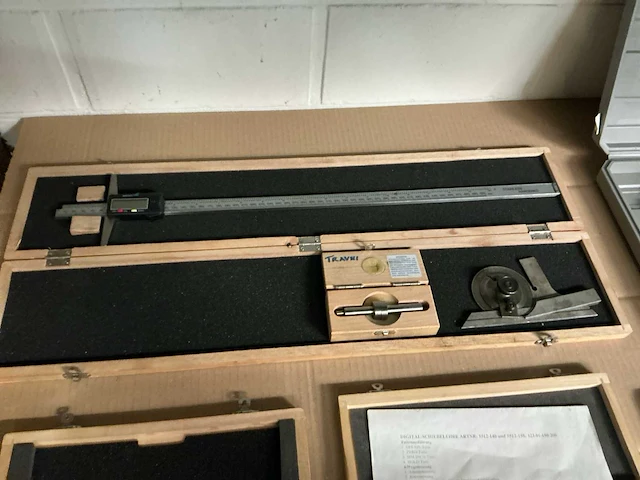 Groot assortiment meetgereedschappen - afbeelding 14 van  18