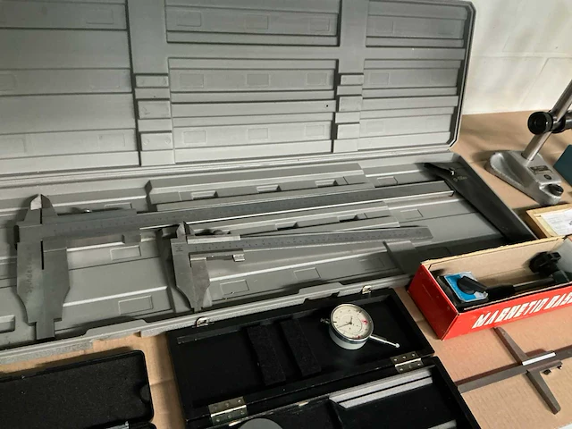 Groot assortiment meetgereedschappen - afbeelding 15 van  18
