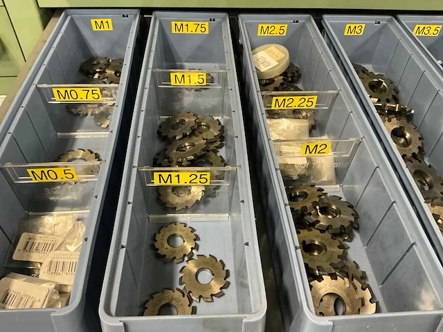 Groot assortiment tandwielfrezen - afbeelding 7 van  12