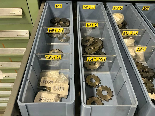 Groot assortiment tandwielfrezen - afbeelding 8 van  12
