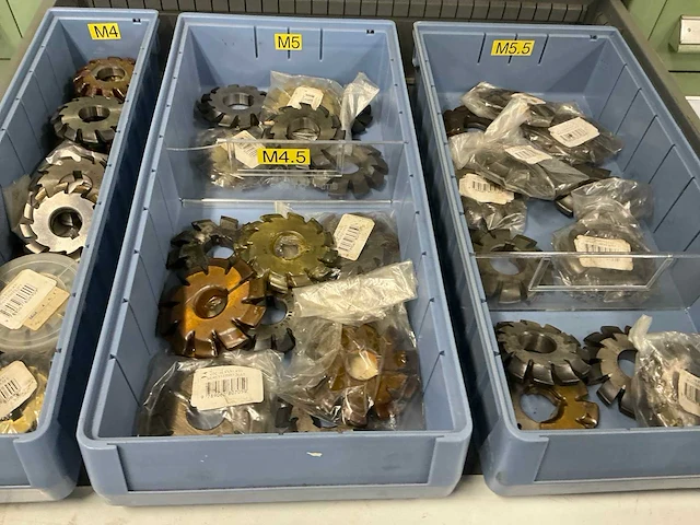 Groot assortiment tandwielfrezen - afbeelding 11 van  12