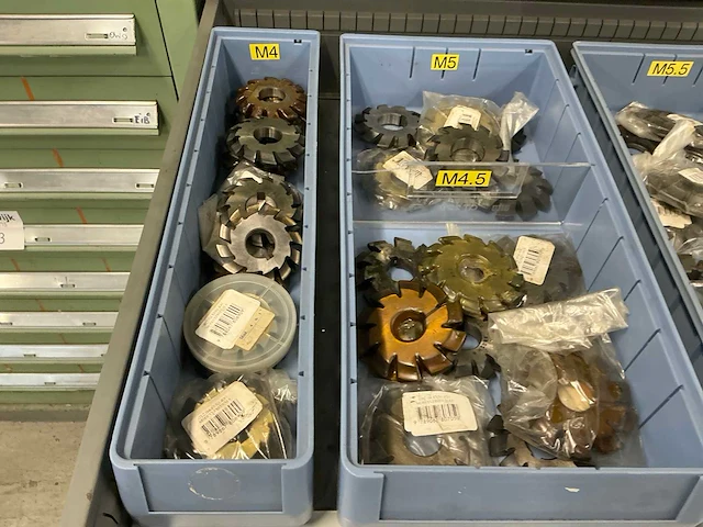 Groot assortiment tandwielfrezen - afbeelding 12 van  12