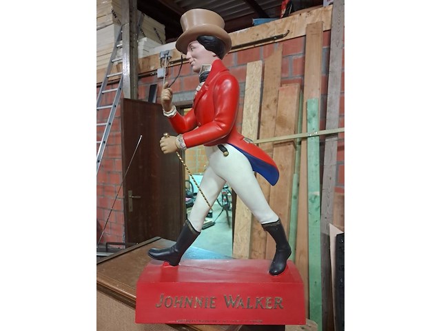 Groot beeld jhonnie walker ( h 700 mm en b 400 mm ) - afbeelding 1 van  6
