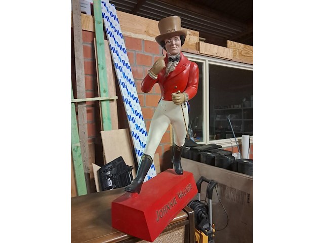 Groot beeld jhonnie walker ( h 700 mm en b 400 mm ) - afbeelding 2 van  6