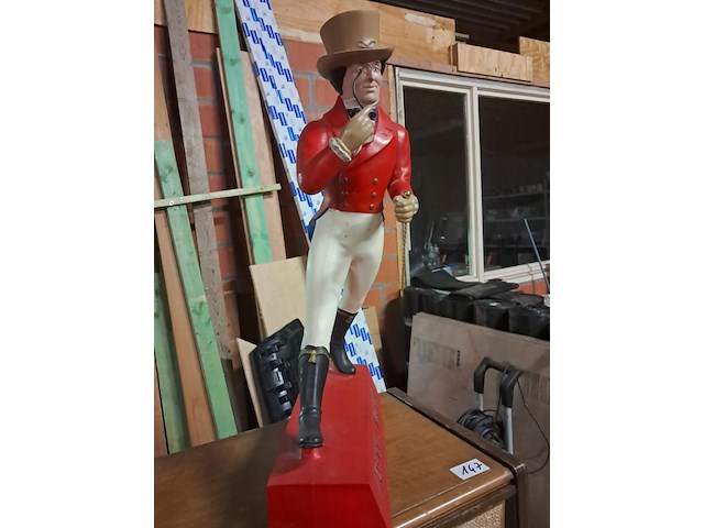 Groot beeld jhonnie walker ( h 700 mm en b 400 mm ) - afbeelding 6 van  6