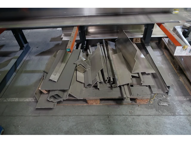 Groot lot aluminium - afbeelding 9 van  14