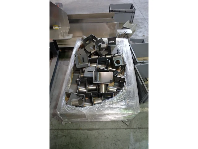 Groot lot aluminium - afbeelding 10 van  14