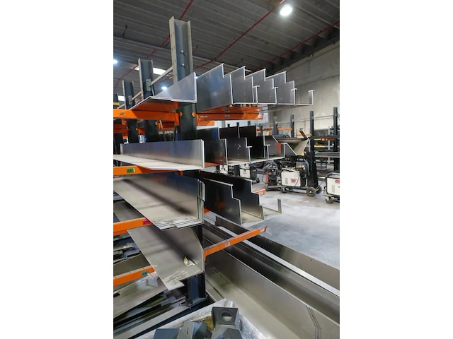 Groot lot aluminium - afbeelding 11 van  14