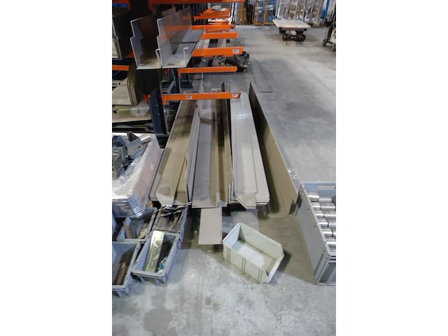 Groot lot aluminium - afbeelding 12 van  14