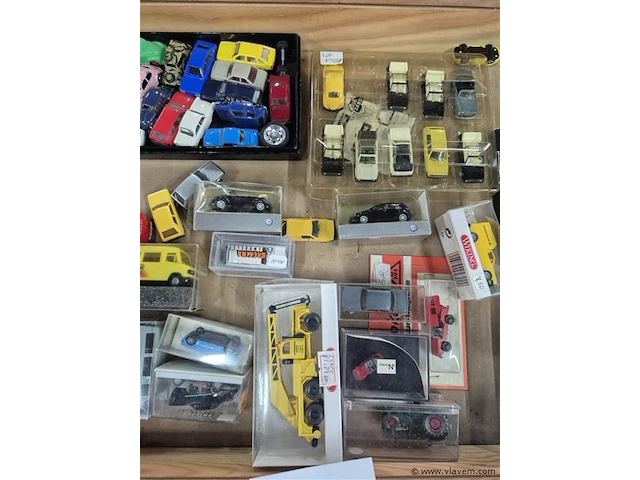 Groot lot auto - afbeelding 3 van  4