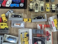 Groot lot auto - afbeelding 3 van  4
