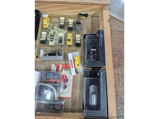 Groot lot auto - afbeelding 4 van  4