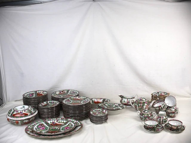 Groot lot chinees servies - afbeelding 1 van  10