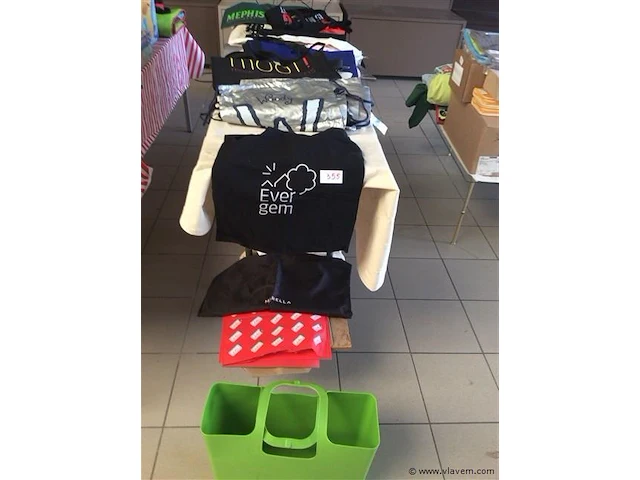 Groot lot diverse zakken - afbeelding 1 van  4