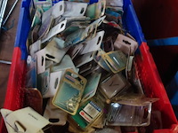 Groot lot doosjes met verschillende vijzen - afbeelding 1 van  2