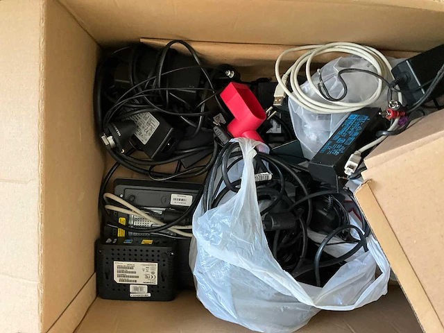Groot lot elektronica toebehoren - afbeelding 3 van  17