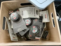 Groot lot elektronica toebehoren - afbeelding 1 van  17