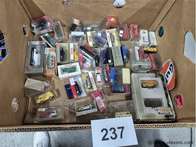 Groot lot gemengd volgens foto's - afbeelding 1 van  8