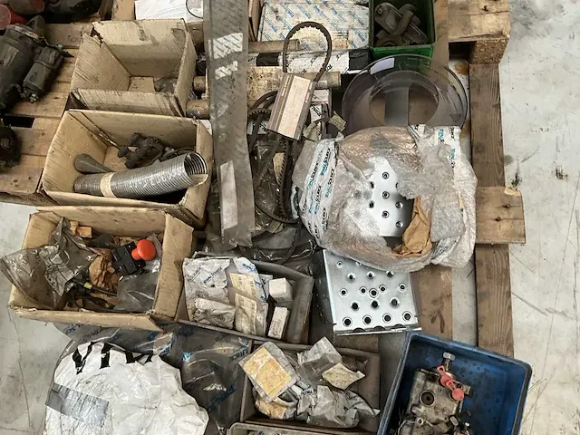 Groot lot heftruck toebehoren en onderdelen - afbeelding 6 van  25