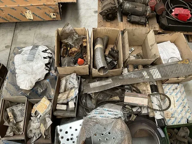Groot lot heftruck toebehoren en onderdelen - afbeelding 8 van  25
