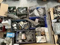 Groot lot heftruck toebehoren en onderdelen - afbeelding 17 van  25